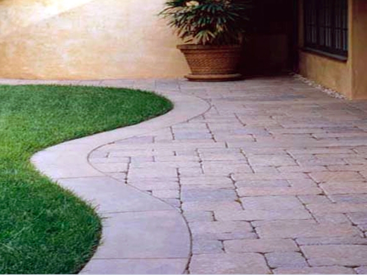 Plastic Grass Nuevo, California Gardeners, Small Backyard Ideas